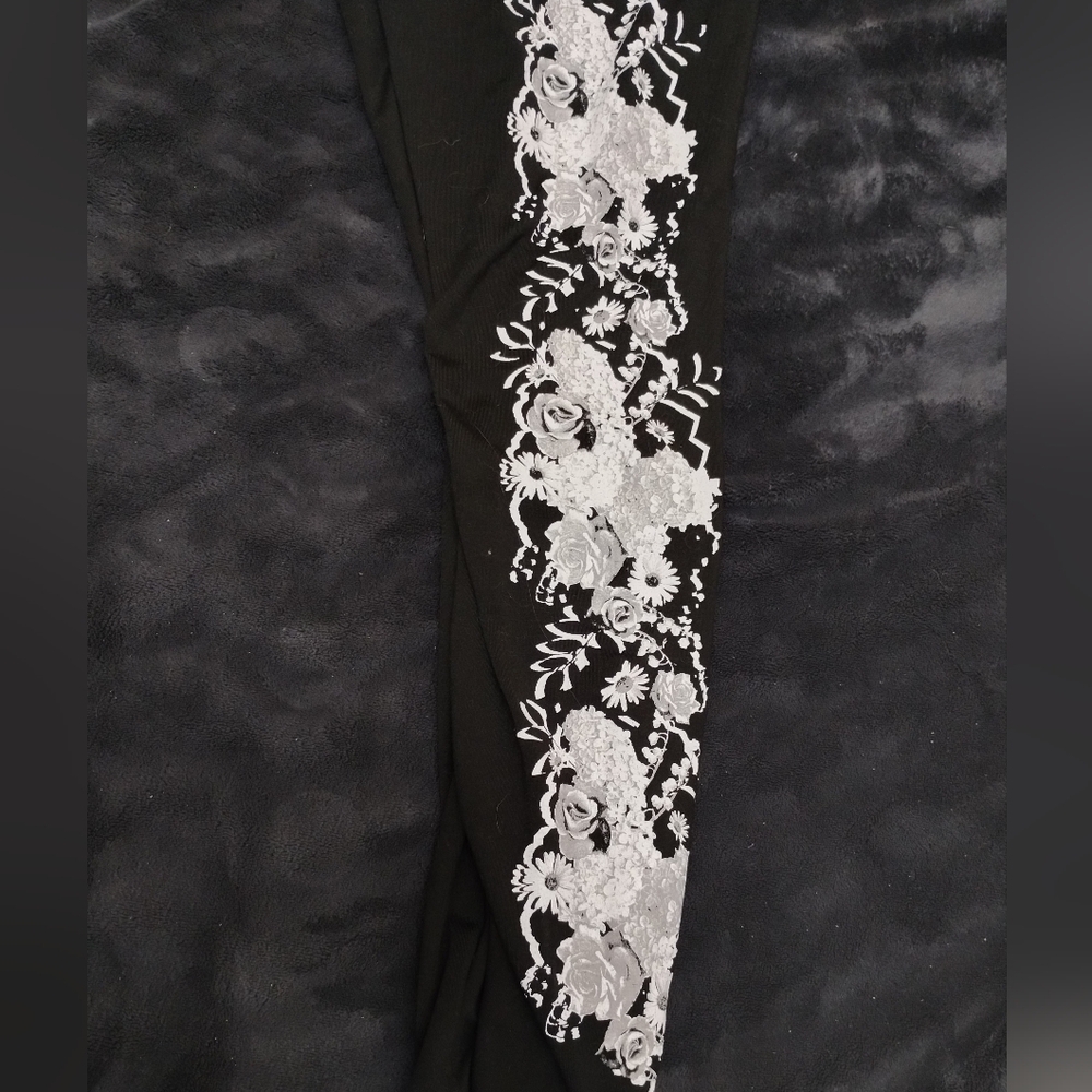 So yoga flower print leggings